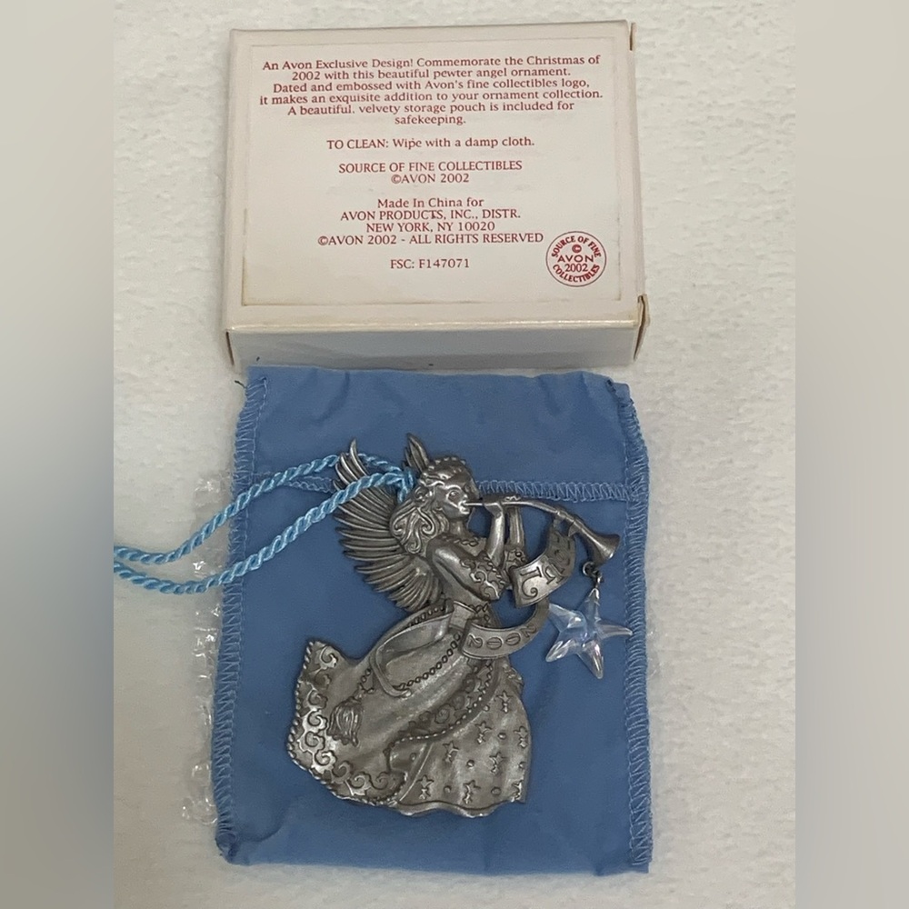 AVON HOLIDAY TREASURES 2002 PEWTER ANGEL ORNAMENT